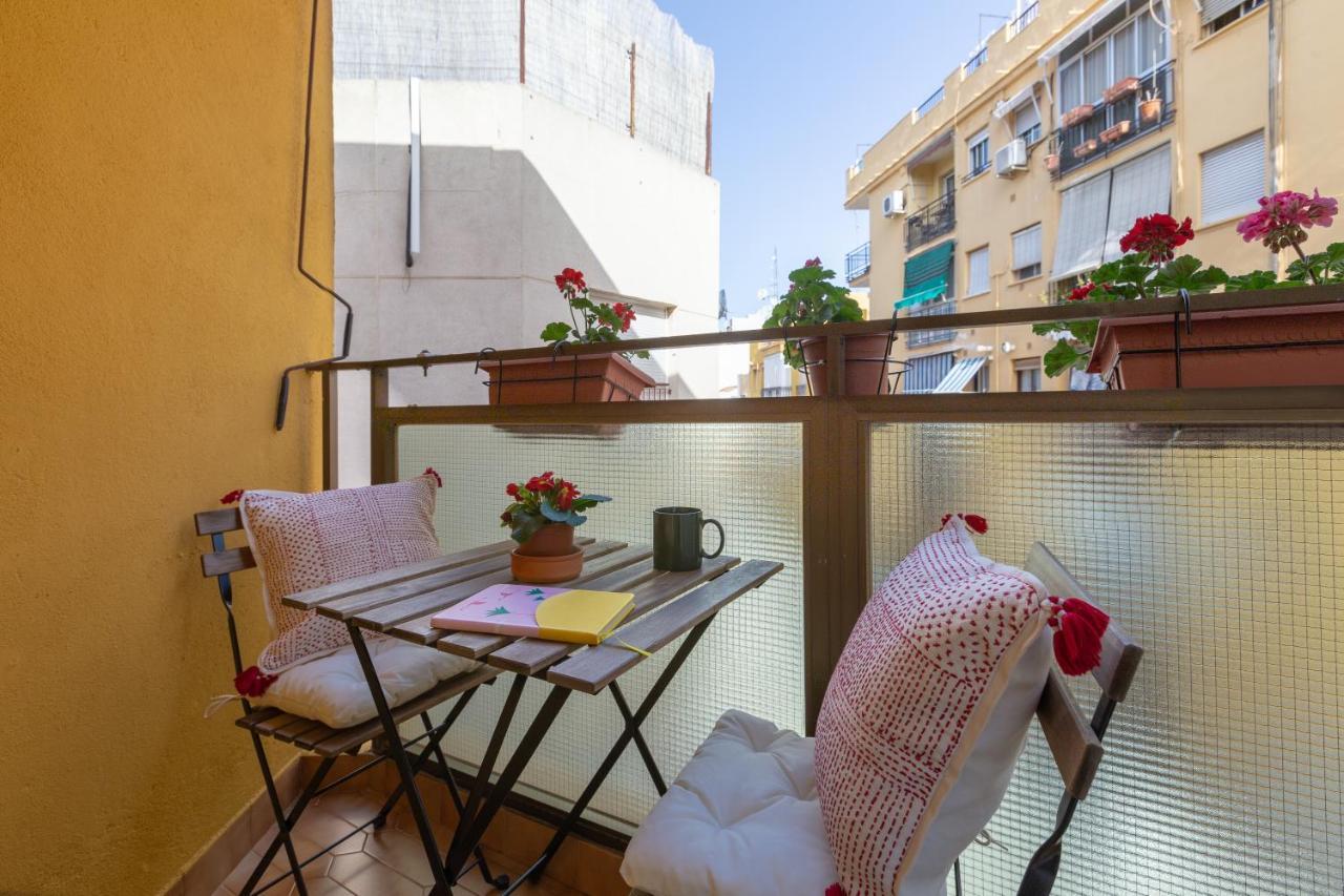 Luminoso Apartamento De Dos Habitaciones Con Terraza Y Parking En El Centro Malaga Bagian luar foto