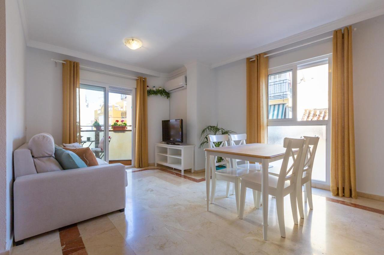 Luminoso Apartamento De Dos Habitaciones Con Terraza Y Parking En El Centro Malaga Bagian luar foto