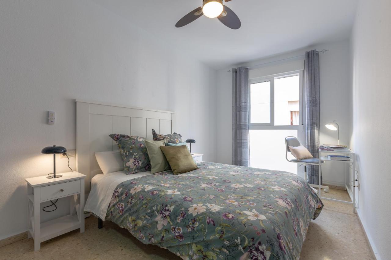 Luminoso Apartamento De Dos Habitaciones Con Terraza Y Parking En El Centro Malaga Bagian luar foto