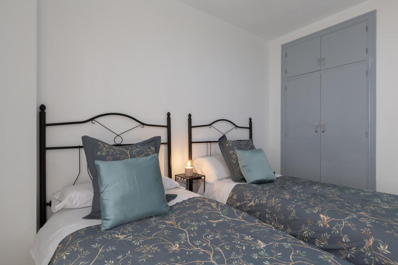 Luminoso Apartamento De Dos Habitaciones Con Terraza Y Parking En El Centro Malaga Bagian luar foto
