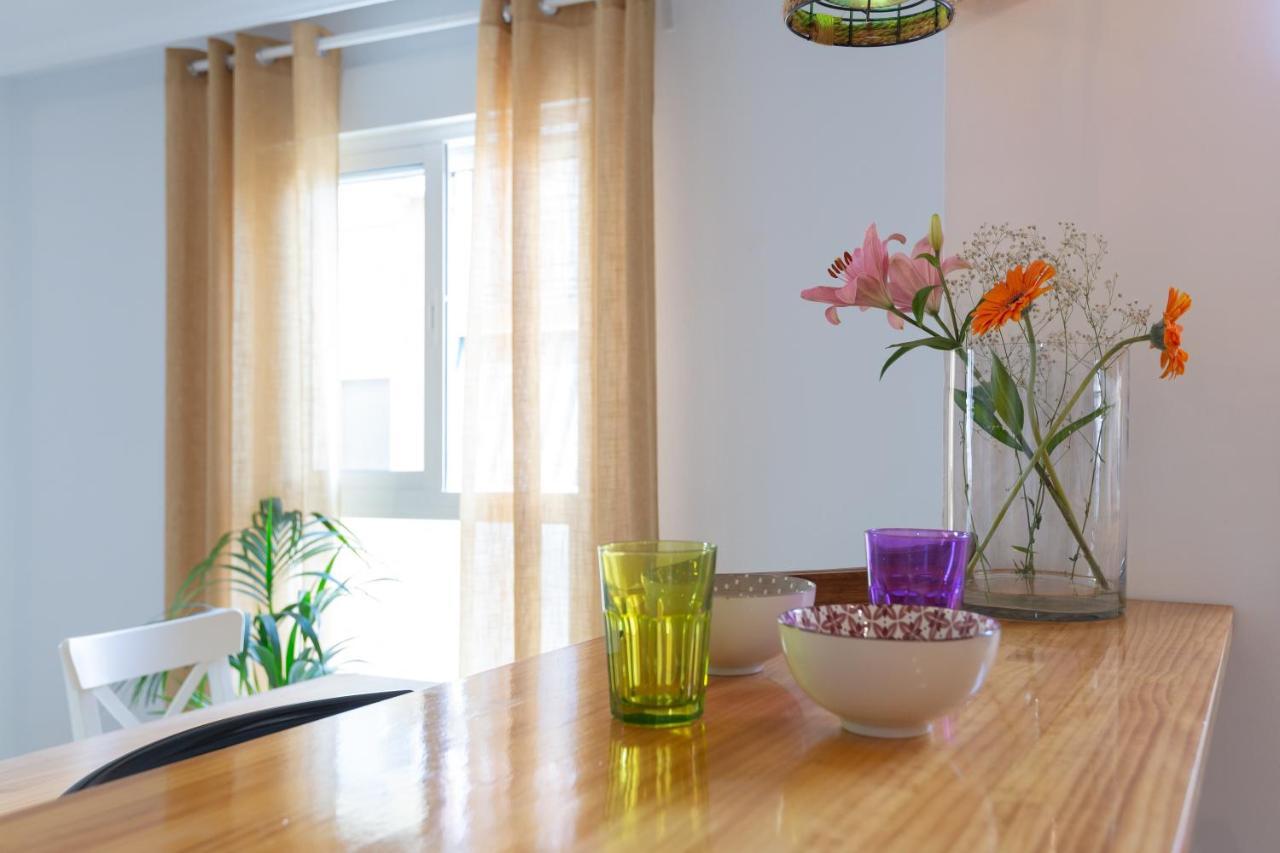 Luminoso Apartamento De Dos Habitaciones Con Terraza Y Parking En El Centro Malaga Bagian luar foto