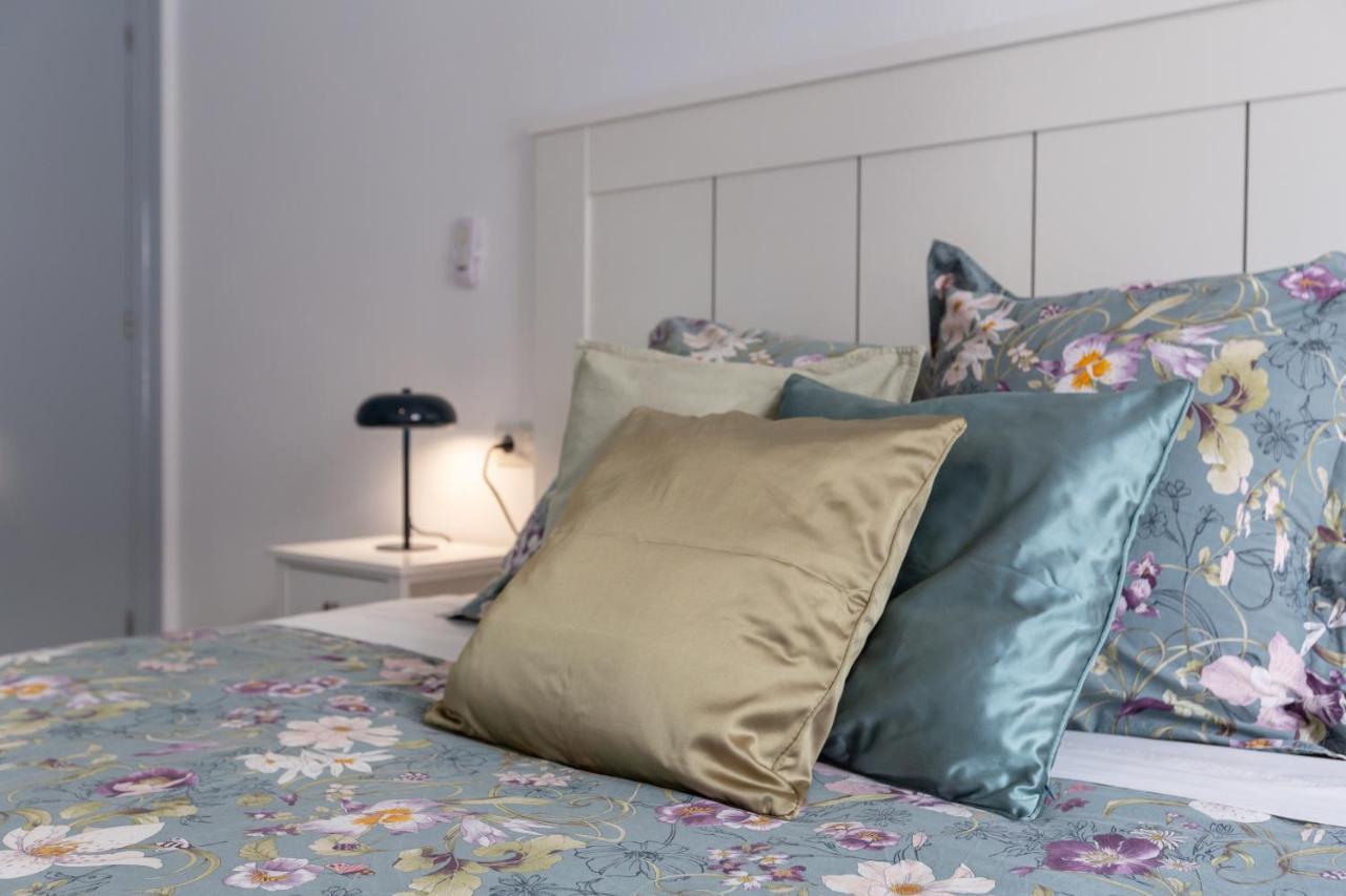 Luminoso Apartamento De Dos Habitaciones Con Terraza Y Parking En El Centro Malaga Bagian luar foto