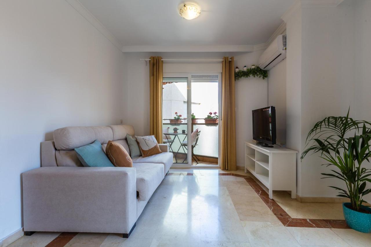 Luminoso Apartamento De Dos Habitaciones Con Terraza Y Parking En El Centro Malaga Bagian luar foto