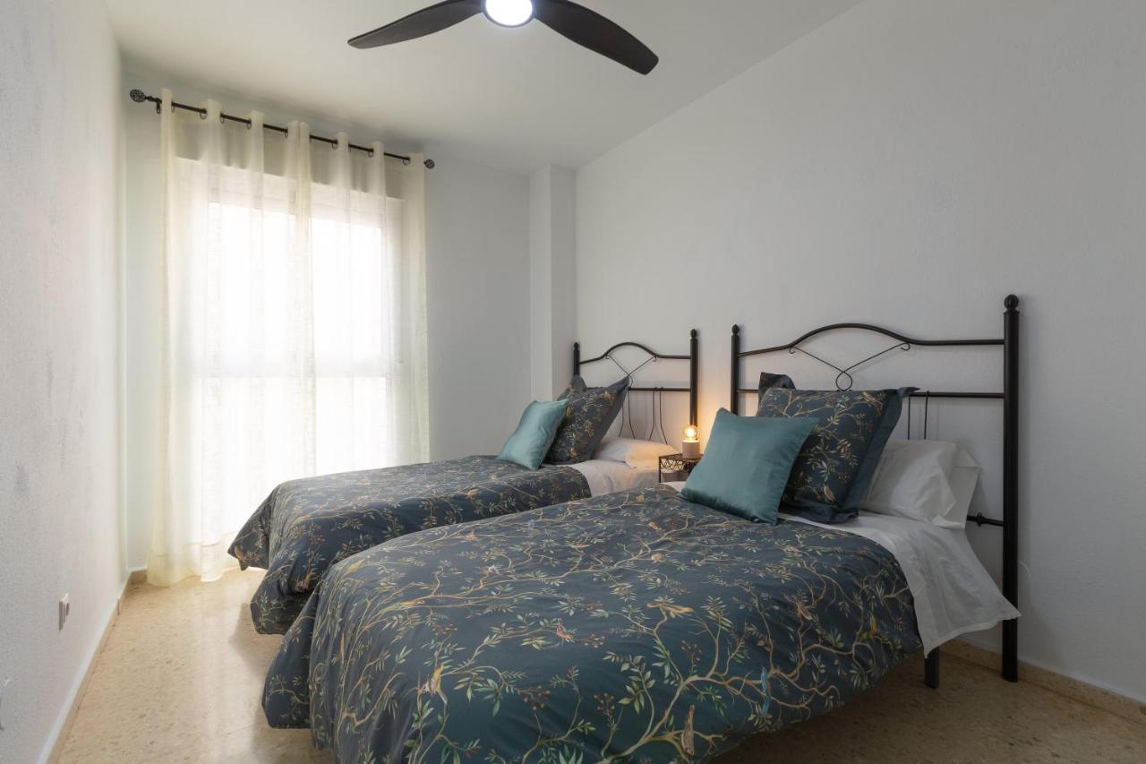 Luminoso Apartamento De Dos Habitaciones Con Terraza Y Parking En El Centro Malaga Bagian luar foto