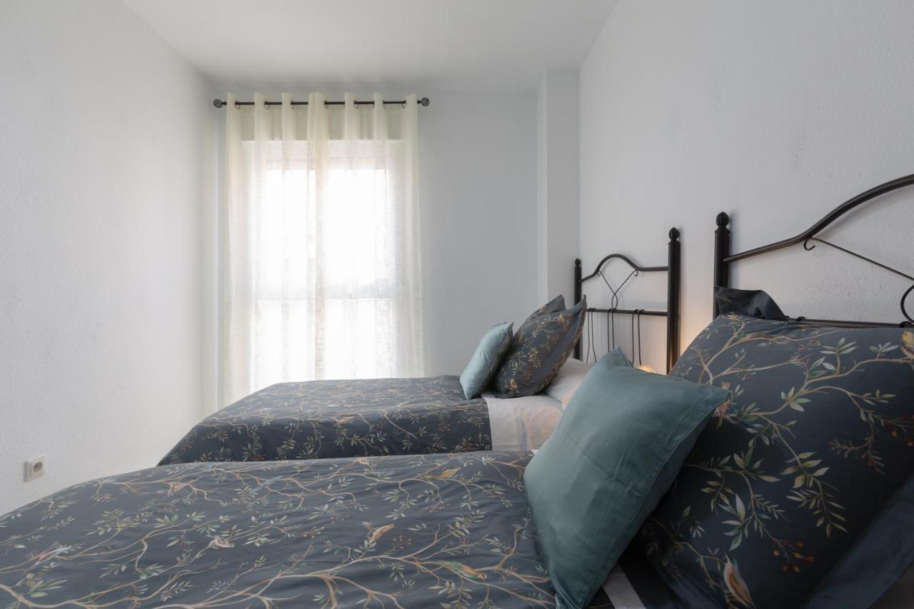 Luminoso Apartamento De Dos Habitaciones Con Terraza Y Parking En El Centro Malaga Bagian luar foto
