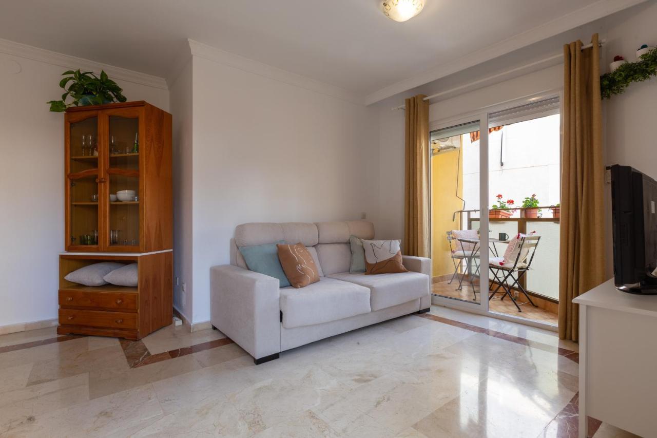 Luminoso Apartamento De Dos Habitaciones Con Terraza Y Parking En El Centro Malaga Bagian luar foto